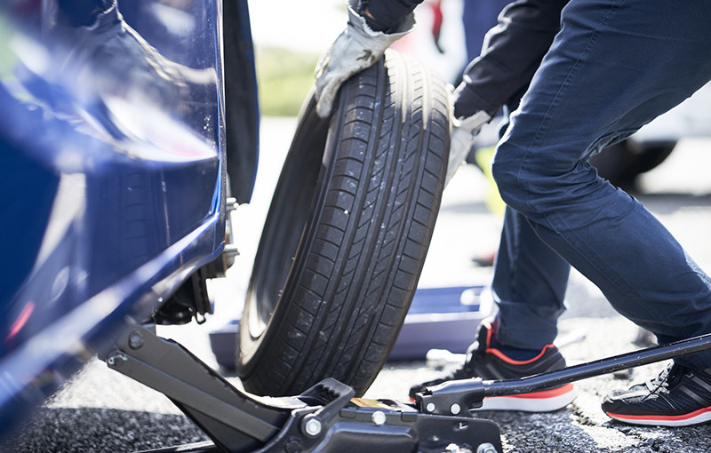 妙高市にて車検整備を行い検査前の車を点検いたします